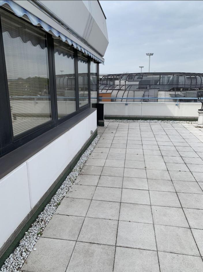 Im Herzen Von Wiesdorf- Blick Auf Das Bayer-Kreuz -Appartement Mit 2 Schlafzimmern-Fuer 3 Personen -Zentral Gelegen - Friedrich Ebert Platz 5A , 4Te Etage - Dachterrasse Und Sauna - Kaution Pflicht - Leverkusen Buitenkant foto