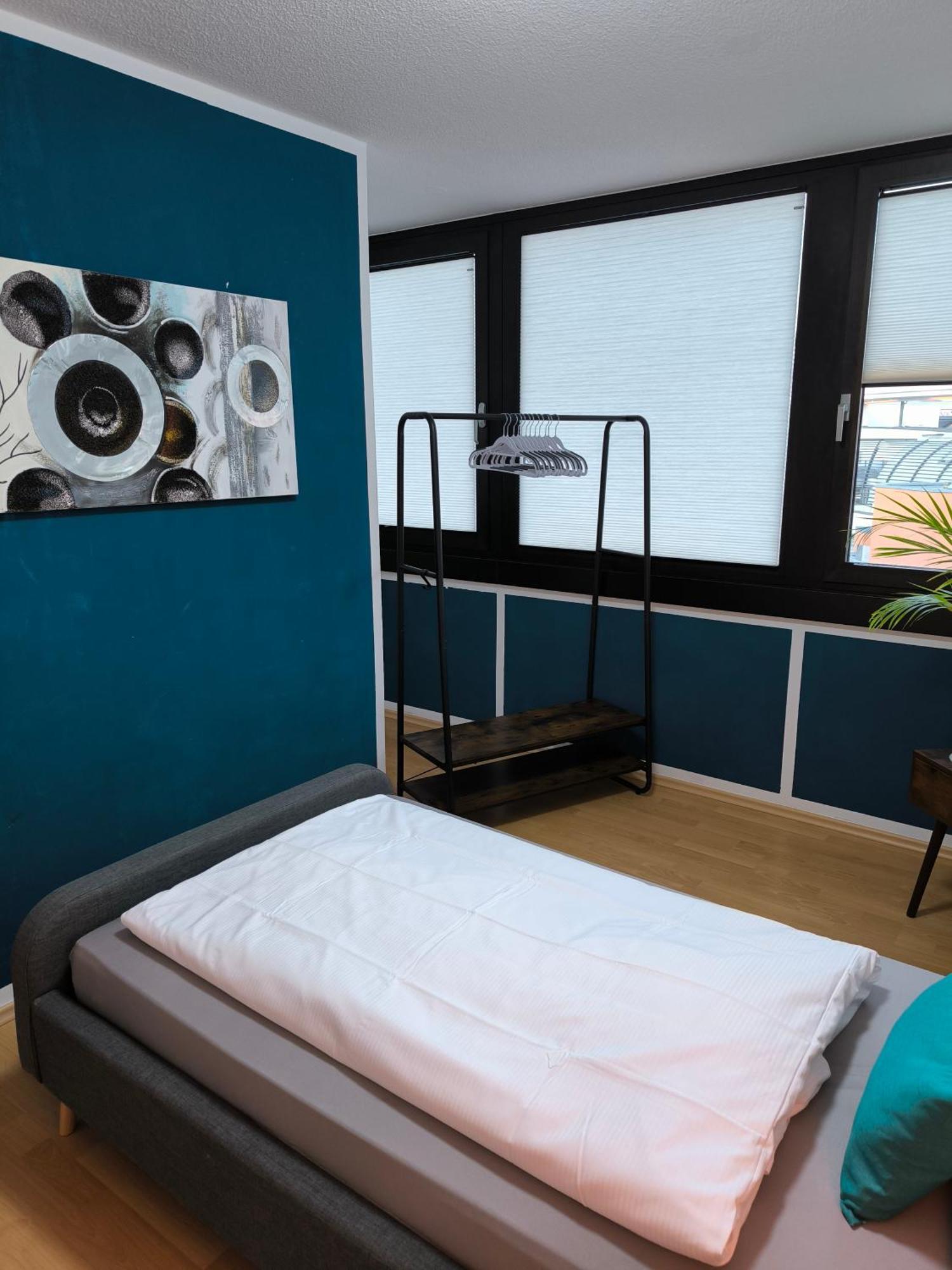 Im Herzen Von Wiesdorf- Blick Auf Das Bayer-Kreuz -Appartement Mit 2 Schlafzimmern-Fuer 3 Personen -Zentral Gelegen - Friedrich Ebert Platz 5A , 4Te Etage - Dachterrasse Und Sauna - Kaution Pflicht - Leverkusen Buitenkant foto